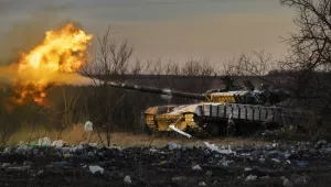 A Ukrainian tank of the 17th Tank Brigade fires